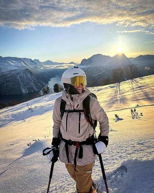 Kunde @vickanwahlen i Montec Fawk W Snowboardjakke Dame Sand Renewed