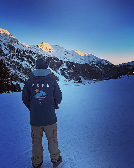 Kunde @true_zorbi i Dope Yeti 2022 Snowboardjakke Herre Pine Metal Blue